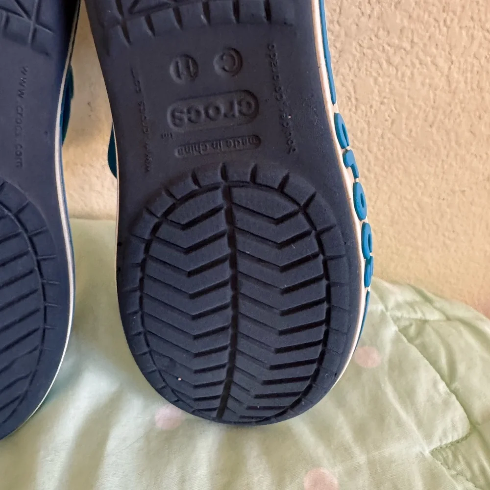 CROCS Kids Navy and Aqua Sandals size 11